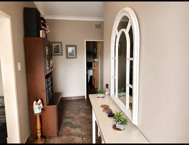 4 BEDROOM HOUSE FOR SALE IN OOS EINDE